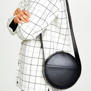 NWT WANT LES ESSENTIELS Liszt Navy Birch White Organic Cotton Round CrossbodyBag